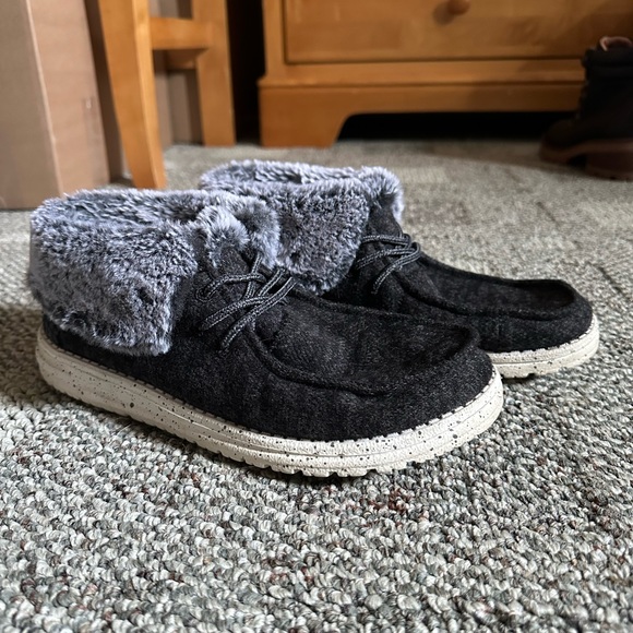 Hey Dude Shoes - Hey Dude Wendy Fold women’s 7